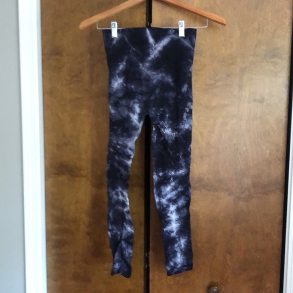 FP Movement seamless tie-dye 7/8 length high waist leggings. Size S/M. - Picture 2 of 2